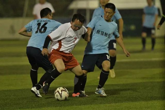 英超-萨拉赫梅开二度 利物浦3-2胜8分领跑